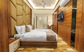 Hotel Golden Peacock